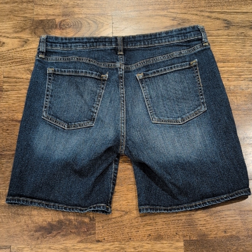 Women's Gap dark wash jean shorts size 29